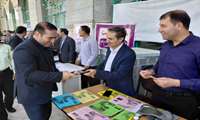 برپایی میز خدمت شبکه بهداشت ودرمان شهرستان فامنین باحضور مسئولین ارشد سلامت درمصلی نماز جمعه