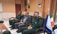 همزمان با گرامیداشت هفته سلامت، فرمانده ناحیه مقاومت بسیج سپاه شهرستان به همراه مسئول دفتر نمایندگی ولی‌فقیه (عقیدتی سیاسی) و جمعی از همراهان، با حضور در دفتر مدیریت شبکه بهداشت و درمان، با دکتر جوزی دیدار و از تلاش‌های شبانه‌روزی مدافعان سلامت تقدیر کردند.