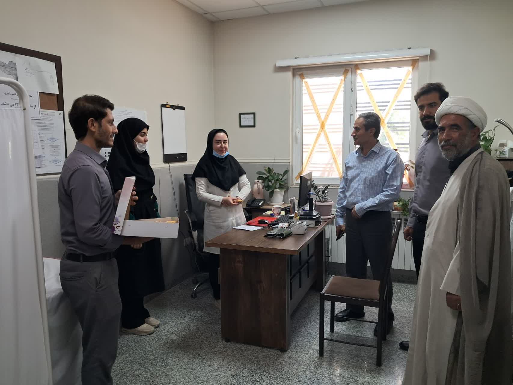 به مناسبت فرارسیدن عید سعید غدیر، مراسمی با حضور مدیر شبکه بهداشت و درمان شهرستان فامنین، کارکنان و اعضای شورای فرهنگی در نمازخانه این مجموعه برگزار شد.