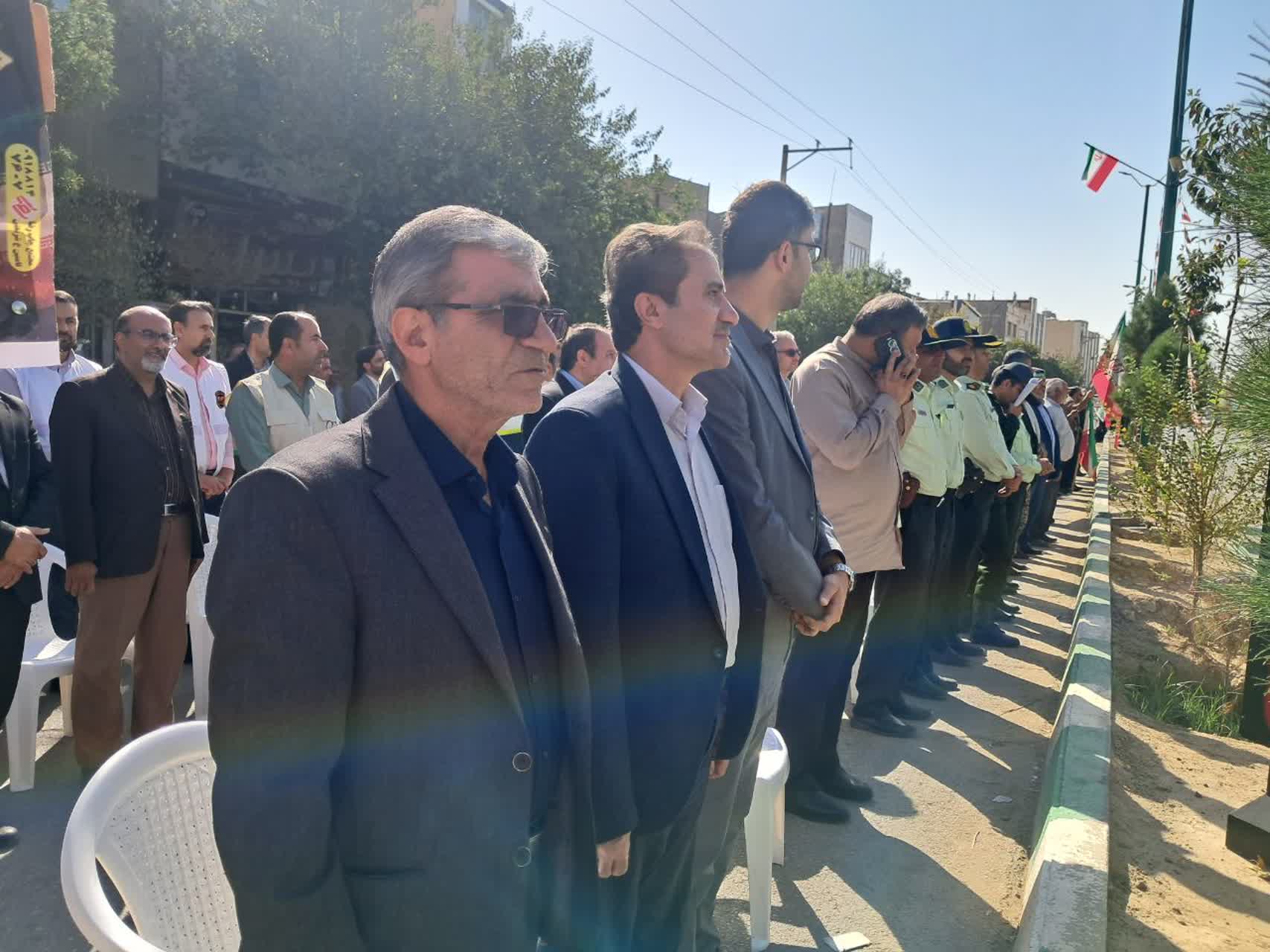 هم‌زمان با گرامیداشت هفته دفاع مقدس، مدیر شبکه بهداشت ودرمان شهرستان فامنین به همراه معاونین و اعضای کانون بسیج جامعه پزشکی، در رزمایش باشکوه «جان‌فدایان ولایت» حضور یافتند.
